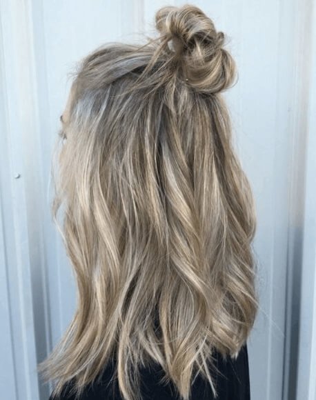 kapsels-2018-half-bun